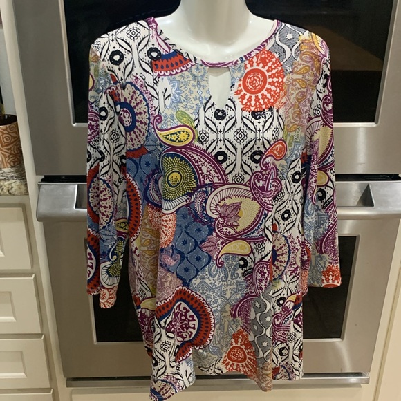 Chico’s colorful size 1 polyester spandex tunic top. See photos for details and - Picture 2 of 11